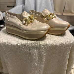 Dolce Vida Women's Cream Platform Loafers with Gold Chain